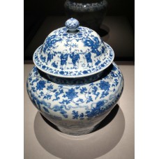 Lidded jar with children at play in underglaze blue